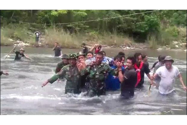 2 Pendaki Gunung Mekongga...