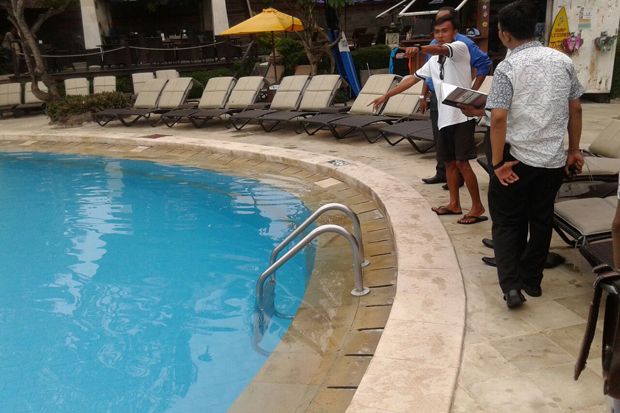 Berenang di Kolam Renang...