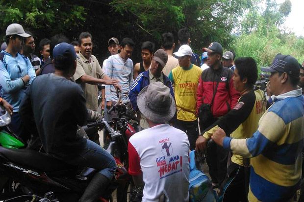 Dipicu Tanah Adat, Warga...