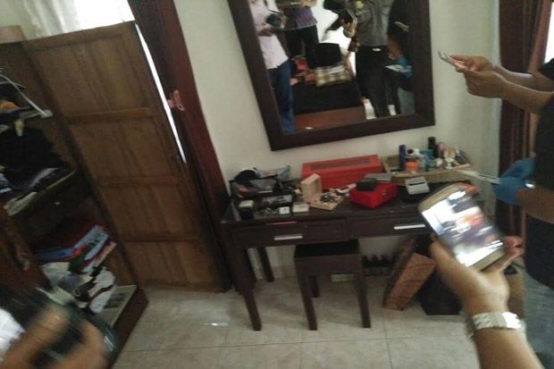 Perampok Satroni Rumah...
