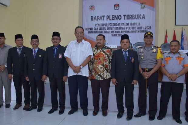 Pasangan Azis-Catur...