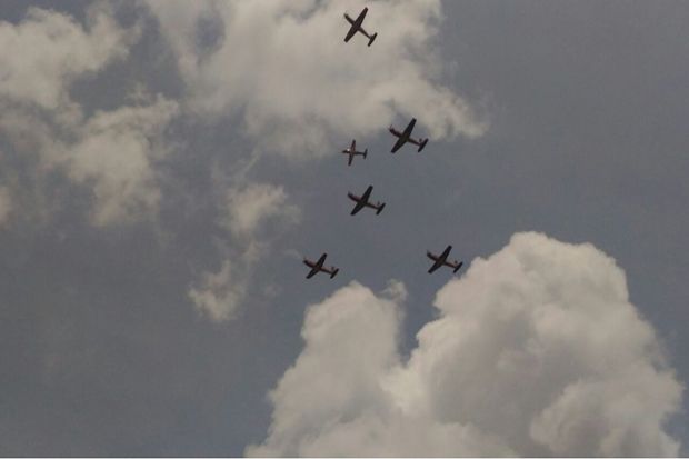 Tujuh Pesawat Aerobatic...