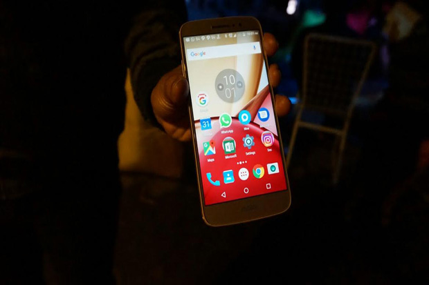Moto M Segera Mendarat...