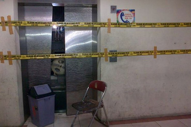 Penuh Penumpang, Lift...