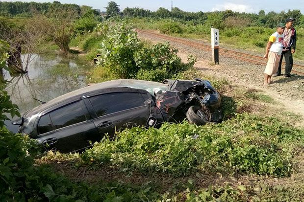 Berangkat Kerja, Mobil...