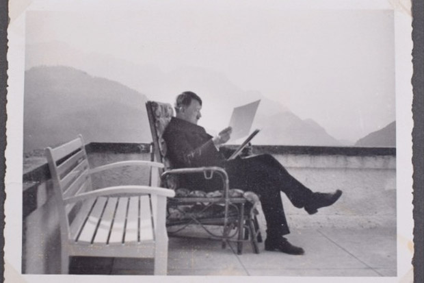 Foto Candid Hitler Laku...