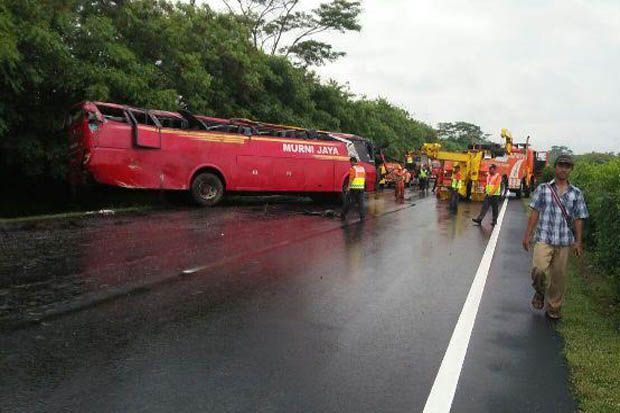 Terguling di Tol Tangerang-Merak,...