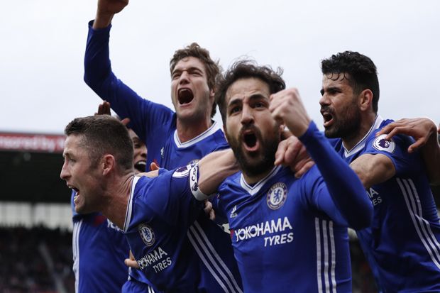 Gary Cahill Selamatkan...