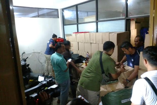 Polisi Gerebek Rumah...