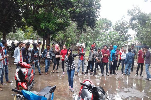Tuntut Transparasi Anggaran,...