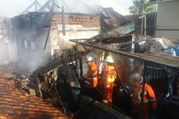 Rumah Ini Terbakar Saat...