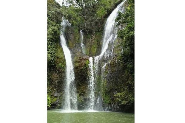 Pesona Mistis Air Terjun...
