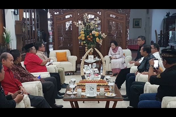 Megawati Berdialog dengan...