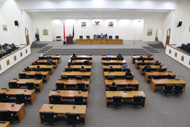 DPRD Bekasi Persoalkan...