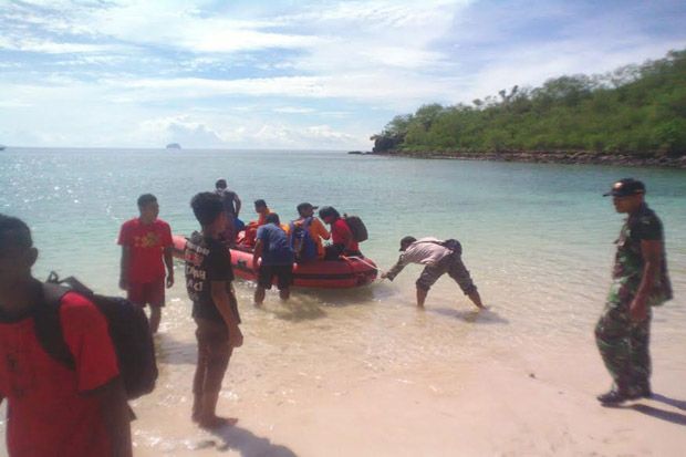 Perahu Nelayan Dihantam...