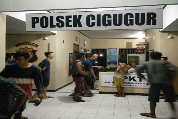 Warga Pangandaran Tangkap...