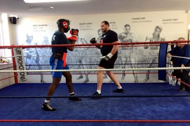 Tyson Fury Kembali Naik...