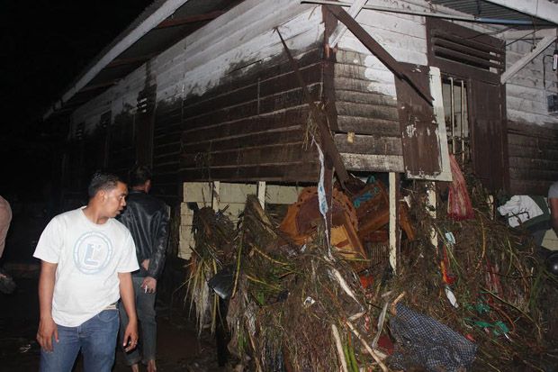 Banjir Bandang Hantam...