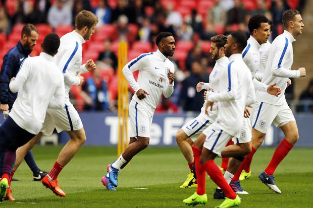 Starting XI Inggris...