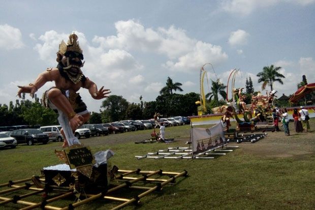 Debus Meriahkan Pawai...