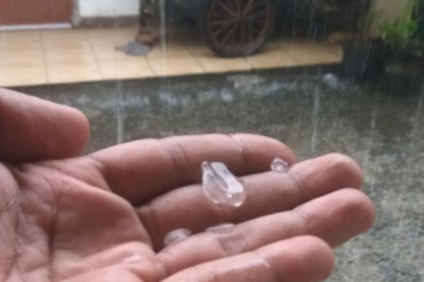 Fenomena Hujan Es Terjadi...
