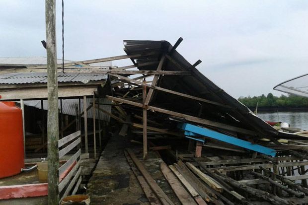 Dihantam Puting Beliung,...