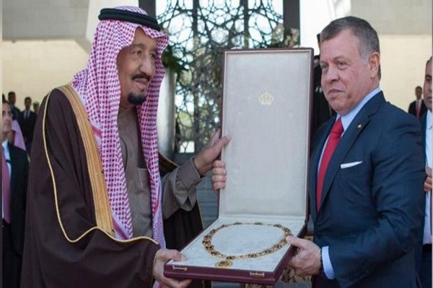 Raja Salman Terima Penghargaan...