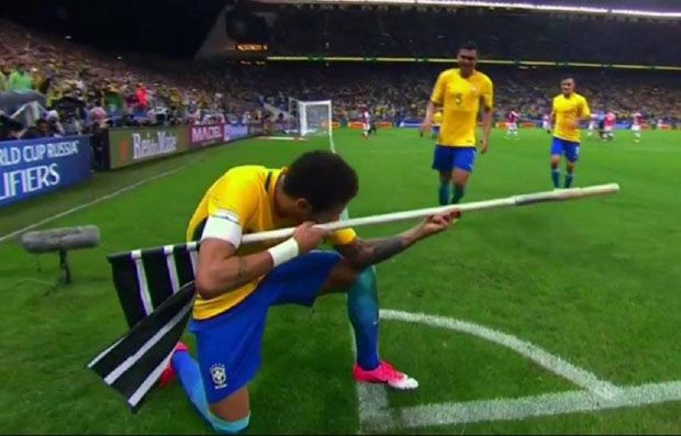 Gaya Sniper Neymar Mengundang...