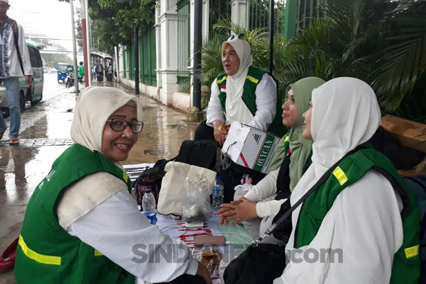 Alumni 212 Berikan Bantuan...