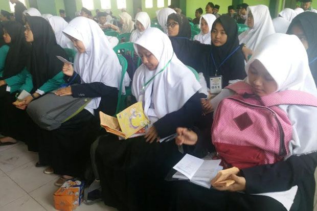Kitab Kuning dan Santri...