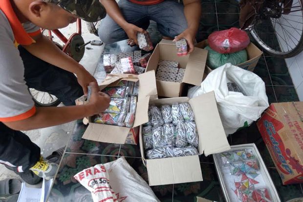 Polisi Gerebek Kampung...