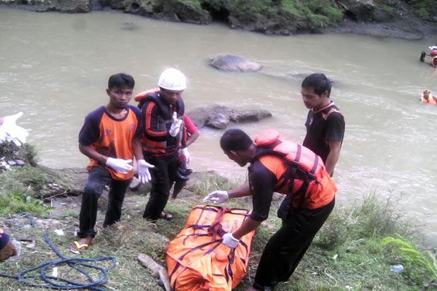 Hilang di Sungai saat...