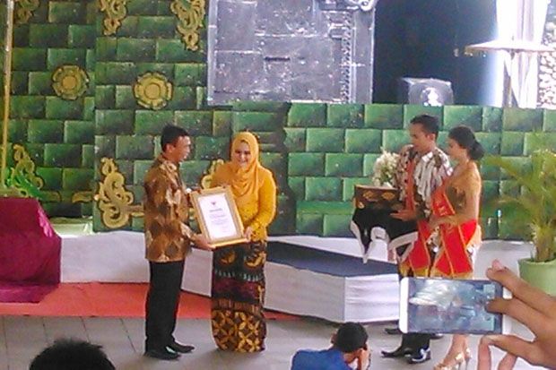 Bupati Mirna Ajak Warga...