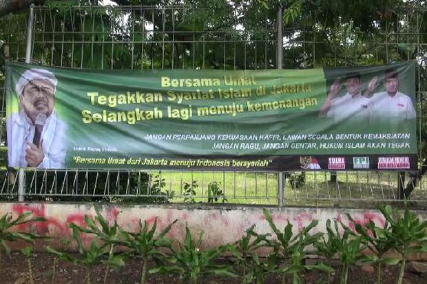 Spanduk Kampanye Hitam...