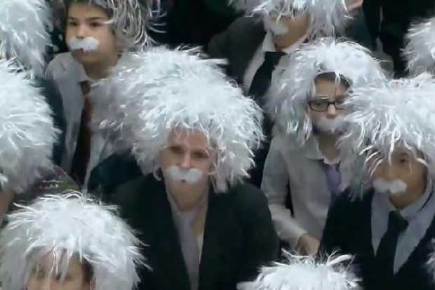 Sebanyak 400 Einstein...