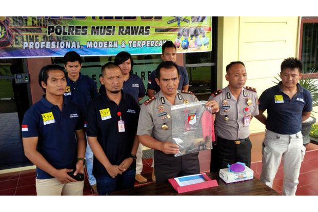 Melawan, Polisi Tembak...