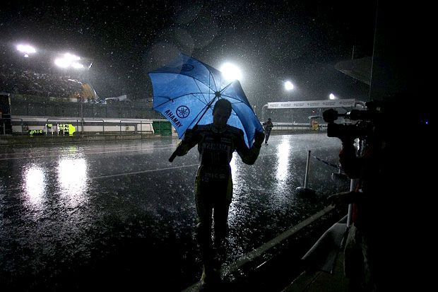 Balapan Malam di Sirkuit...
