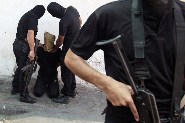 Hamas Eksekusi Tiga...