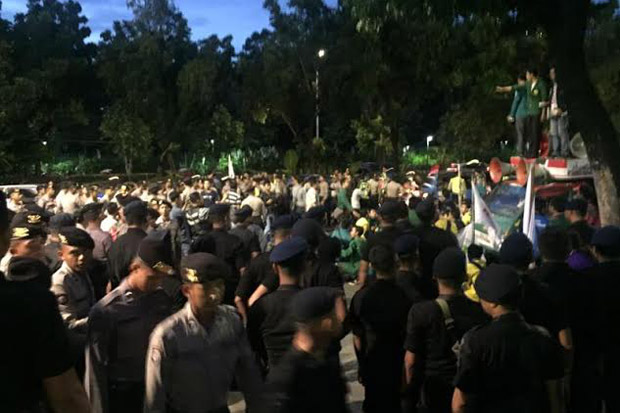 Demo Tolak Reklamasi...