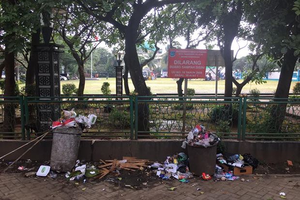 Tumpukan Sampah Kotori...