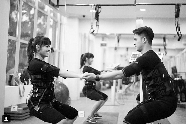 Romantis, Ricky Harun...