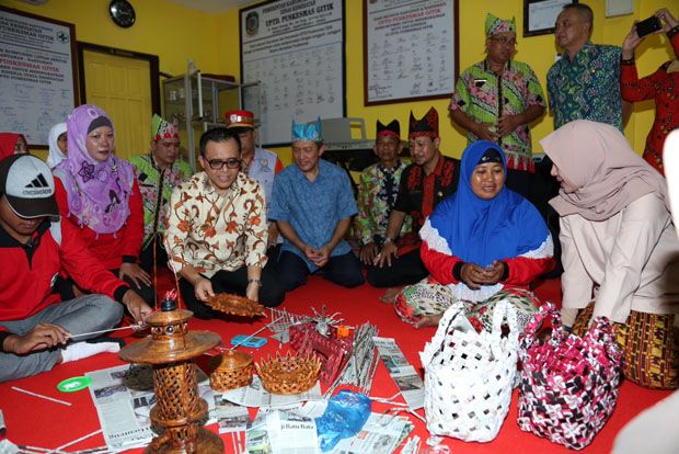Bupati Anas Anggap Orang...