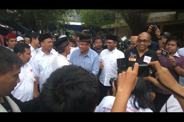 Dukung Anies-Sandi,...