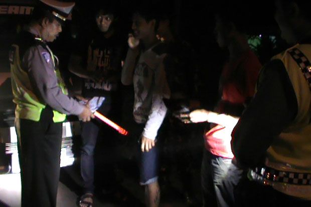 Buru Teroris, Polisi...