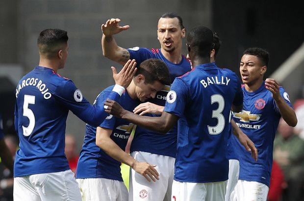 Manchester United Perpanjang...