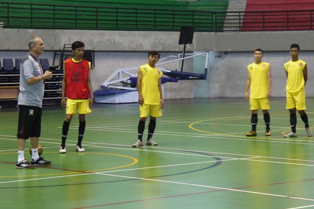 Coach Vic Belum Temukan...