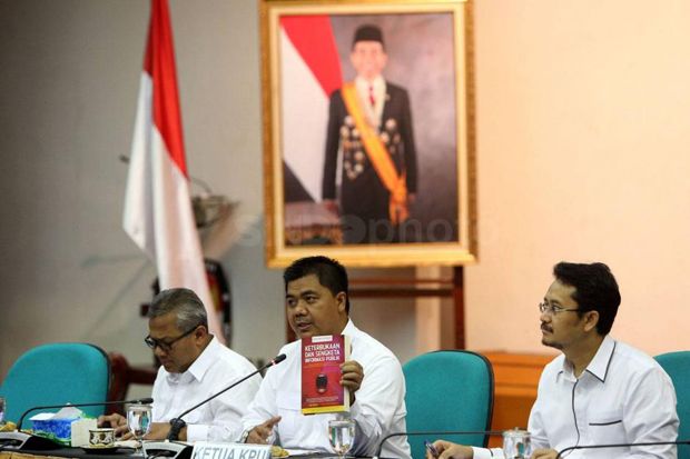 Jelang Demisioner, Komisioner...