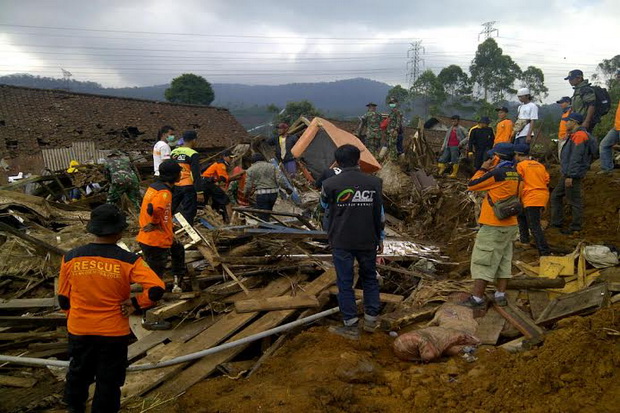 Lima Warga Diduga Tertimbun...