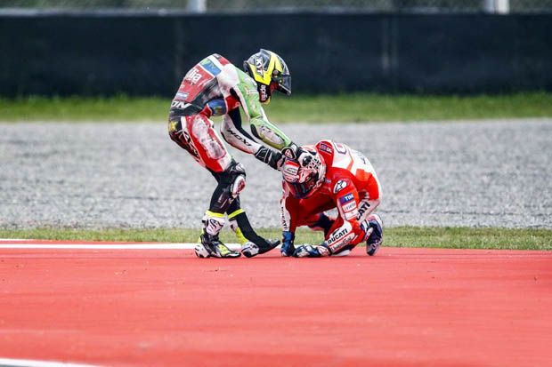 Diseruduk Aprilia dan...
