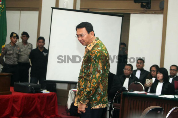 Pembacaan Tuntutan Ditunda,...